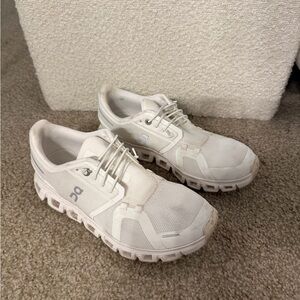 ALMOST NEW!! On Cloud Athletic Shoes for Women - White
